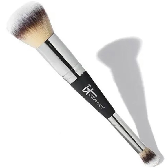 - 🌸New IT cosmetics heavenly luxe complexion perfection brush #7 - Picture 1 of 4
